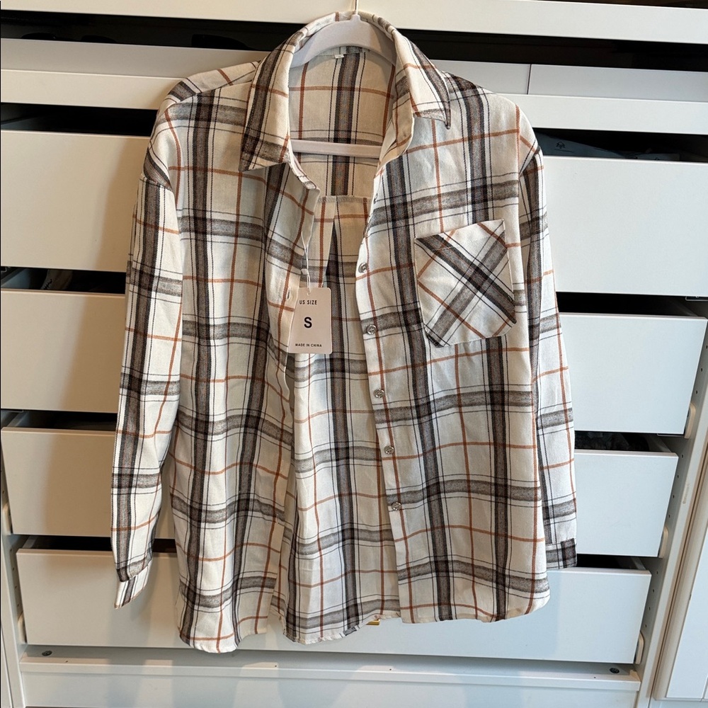 Women’s plaid button up